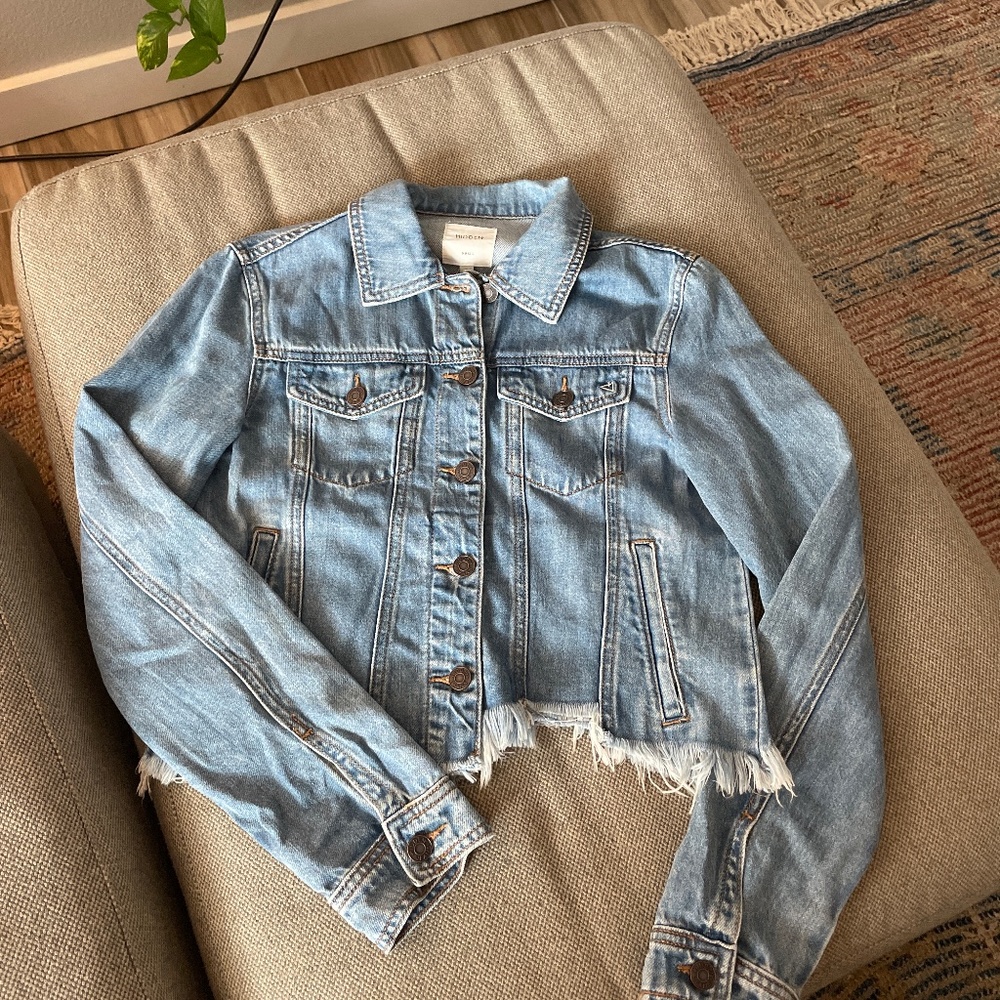 Cropped denim jacket, size small